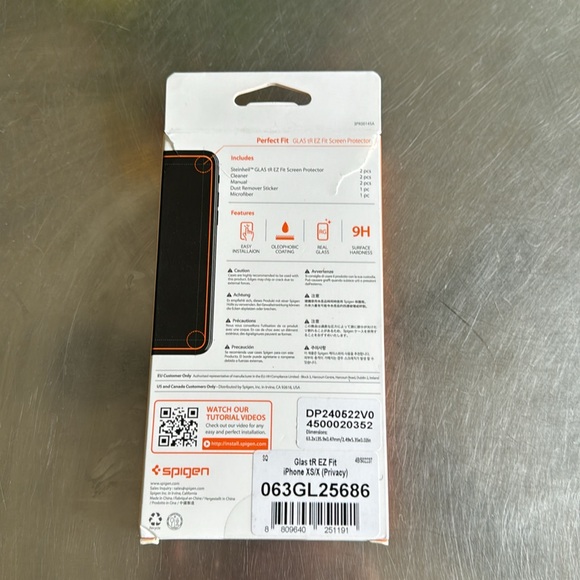 Spigen privacy screen protector for 11 Pro iPhone - Picture 2 of 3
